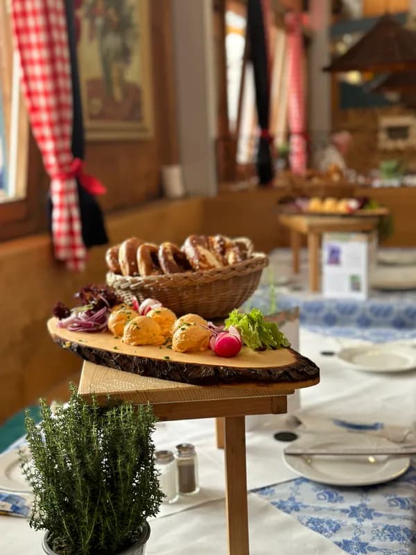 Heimer Brotzeitbrettl im Festzelt